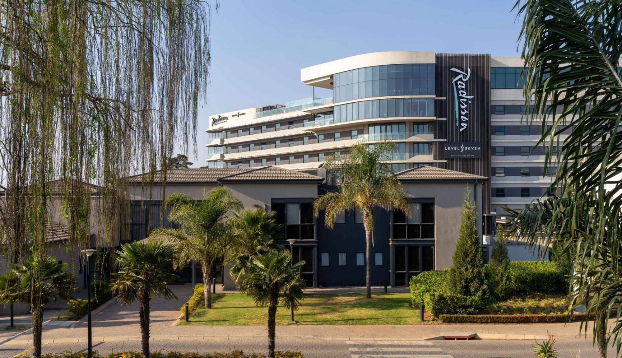 Radisson Hotel And Convention Centre Or Tambo Airport Johannesburg Dış mekan fotoğraf
